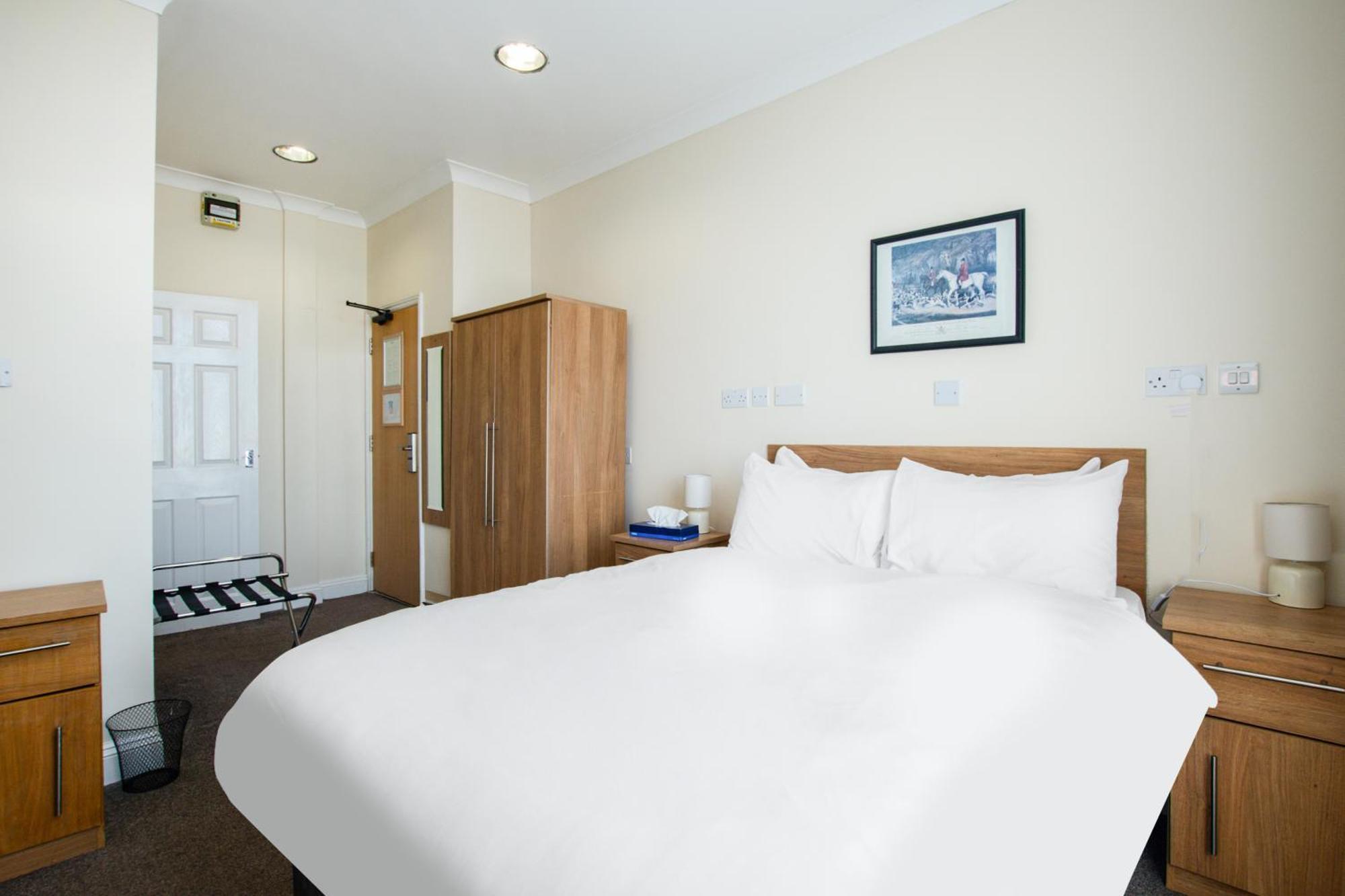 Hotel Belvilla Russel Court 4*